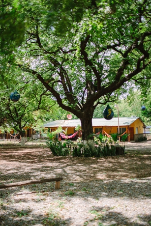 Imagen de los exteriores del Hostal Hotel Hamacas Astillero. Foto 11