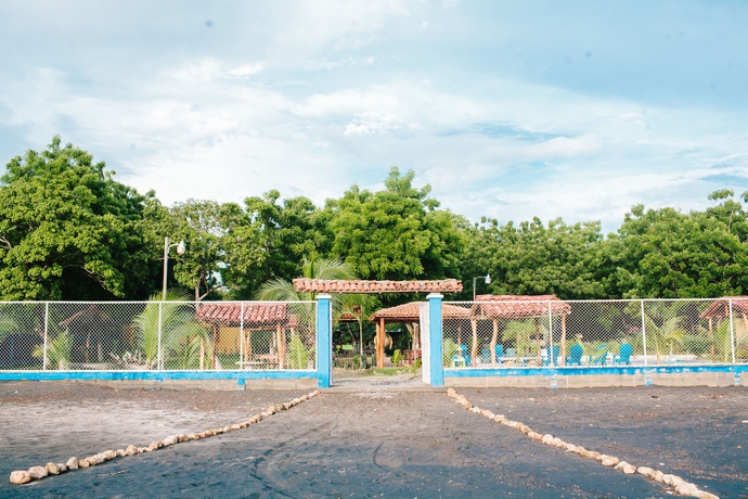 Imagen de los exteriores del Hostal Hotel Hamacas Astillero. Foto 12