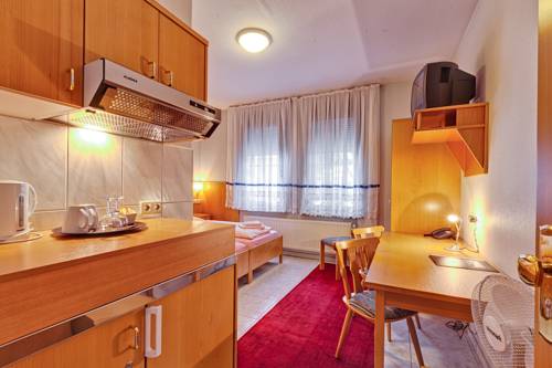 Imagen de la habitación del Hostal Hotel La Fert&eacute;. Foto 4