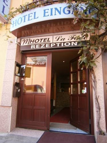 Imagen de los exteriores del Hostal Hotel La Fert&eacute;. Foto 5