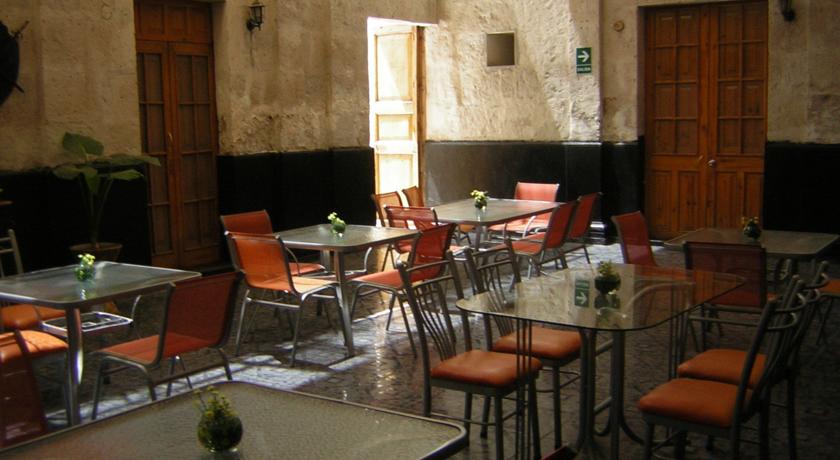 Imagen del bar/restaurante del Hostal Hotel La Posada Del Sol. Foto 2