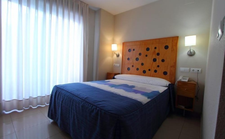 Imagen de la habitación del Hostal Hotel Quatre Llunes. Foto 4