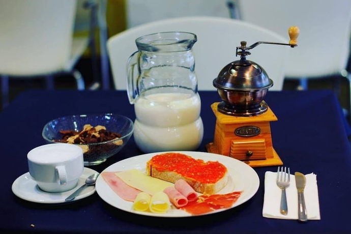 Imagen del bar/restaurante del Hostal Hotel Quatre Llunes. Foto 3