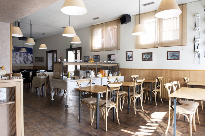 Imagen del bar/restaurante del Hostal Hotel Restaurant Guilleumes. Foto 2