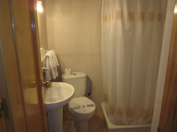 Imagen de la habitación del Hostal Hotel Restaurante Casa Grande. Foto 5