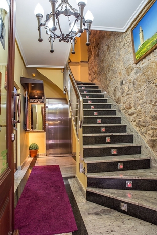 Imagen de los interiores del Hostal Hotil. Foto 19