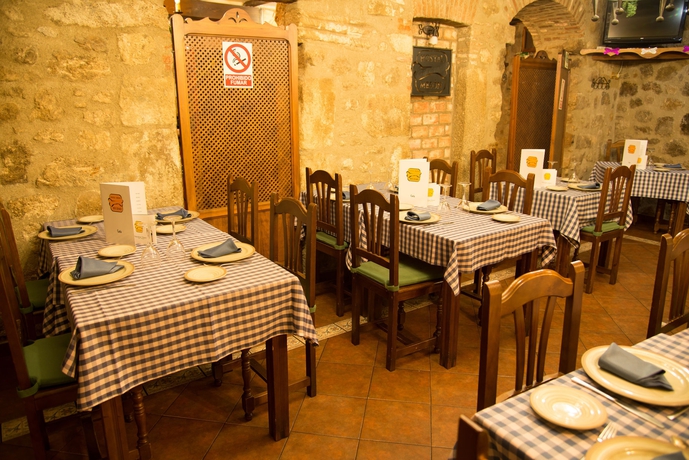 Imagen del bar/restaurante del Hostal Hueso. Foto 4