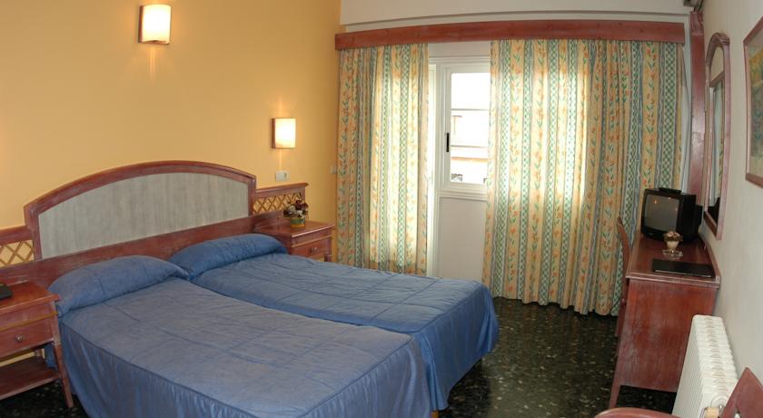 Imagen general del Hostal Illes Pitiüses. Foto 4