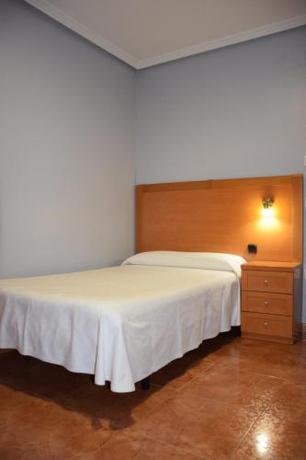 Imagen de la habitación del Hostal Infante. Foto 5