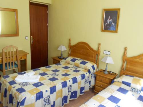 Imagen de la habitación del Hostal Internacional, Barrio de las Letras. Foto 7