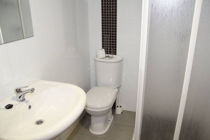 Imagen de la habitación del Hostal Isabel, Blanes. Foto 4