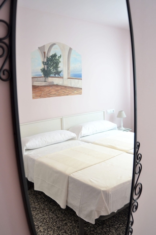 Imagen de la habitación del Hostal Isabel Ii. Foto 13