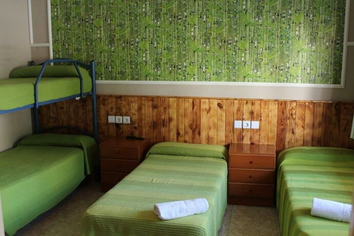 Imagen general del Hostal Isla Cristina Mataró. Foto 1