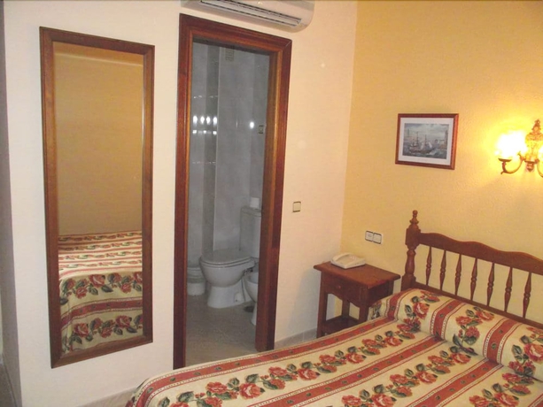 Imagen de la habitación del Hostal Italia, Fuengirola. Foto 8