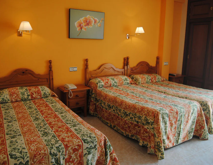Imagen de la habitación del Hostal Italia, Fuengirola. Foto 6