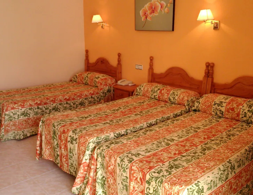 Imagen de la habitación del Hostal Italia, Fuengirola. Foto 7