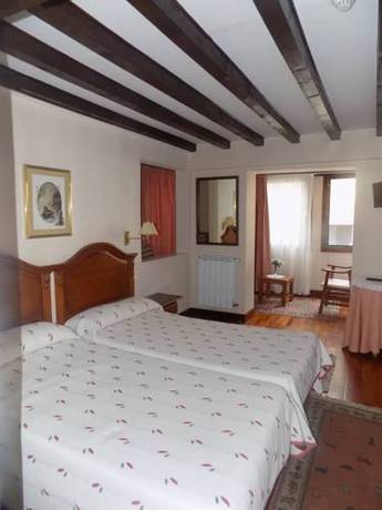 Imagen de la habitación del Hostal Itsasmin Ostatua. Foto 7