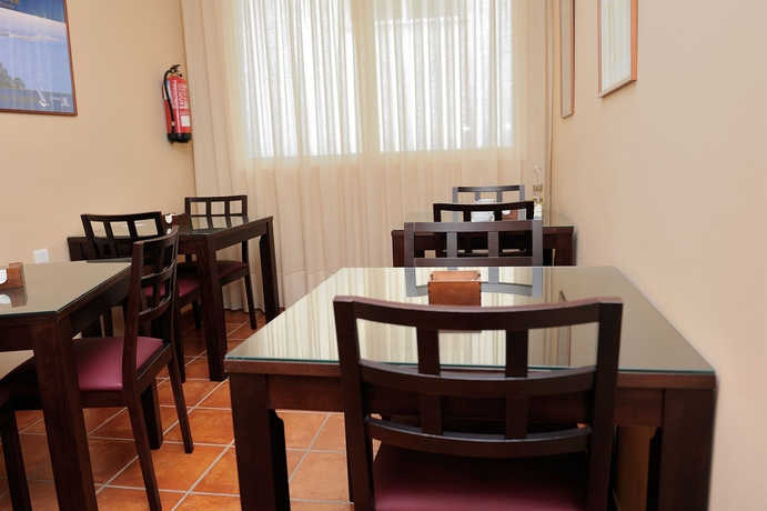 Imagen del bar/restaurante del Hostal Jayma. Foto 3