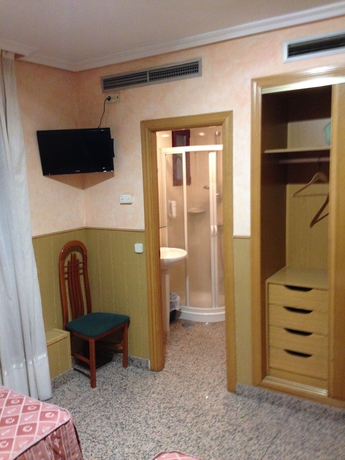 Imagen de la habitación del Hostal Juan Xxiii. Foto 7