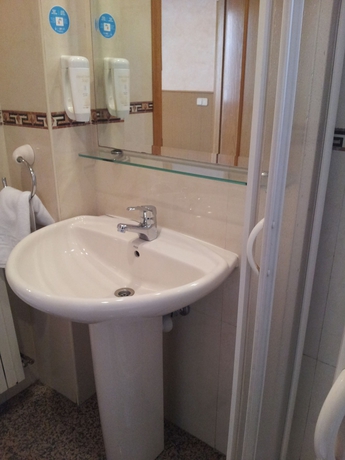 Imagen de la habitación del Hostal Juan Xxiii. Foto 10