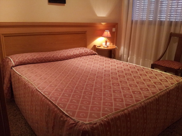 Imagen de la habitación del Hostal Juan Xxiii. Foto 13