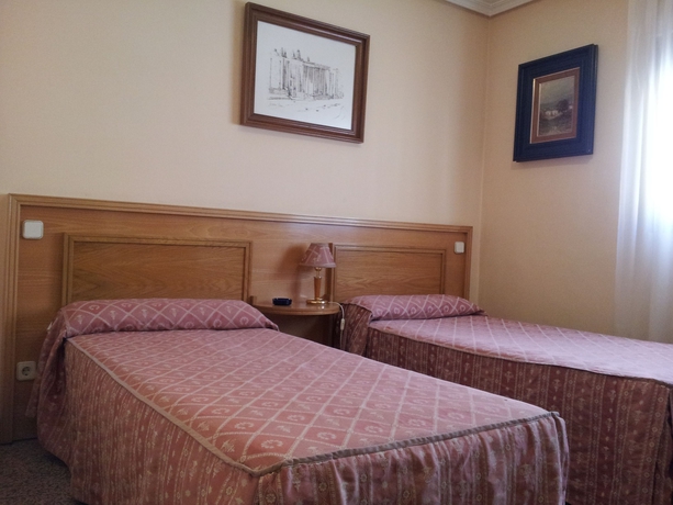 Imagen de la habitación del Hostal Juan Xxiii. Foto 14