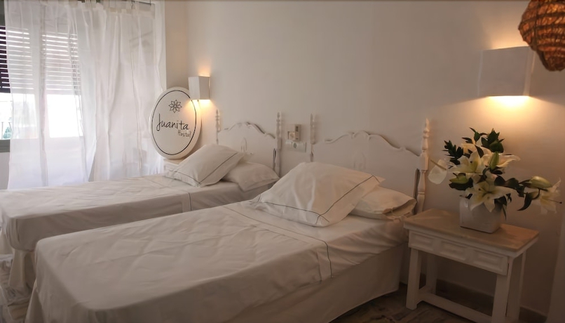 Imagen de la habitación del Hostal Juanita, Ibiza ciudad. Foto 6