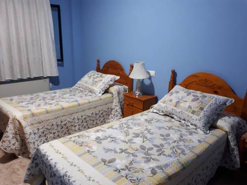 Imagen de la habitación del Hostal Julio, Trujillo. Foto 7