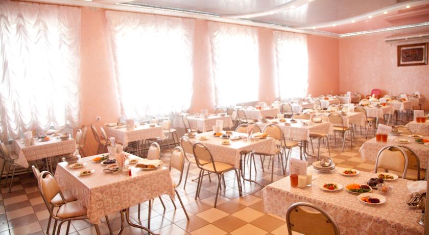 Imagen del bar/restaurante del Hostal Kristall Health Resort. Foto 2