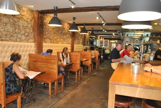 Imagen del bar/restaurante del Hostal Kukia. Foto 2