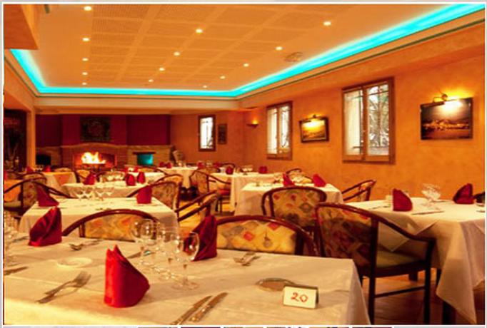 Imagen del bar/restaurante del Hostal L'Enclos. Foto 2