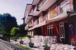 Imagen de los exteriores del Hostal LOS PINOS, Noja. Foto 5