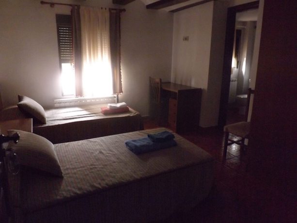 Imagen de la habitación del Hostal La Barbacana. Foto 4