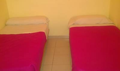 Imagen de la habitación del Hostal La Barca, Blanes. Foto 3