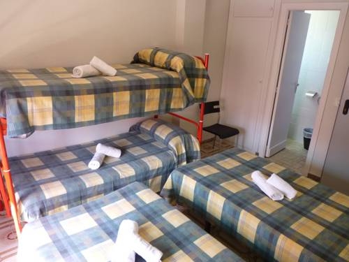 Imagen de la habitación del Hostal La Cabaña, Salou. Foto 5