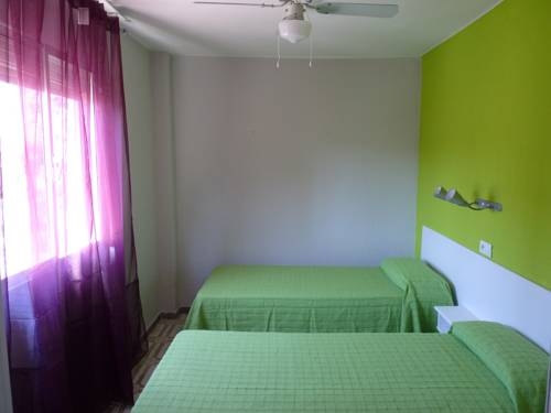 Imagen de la habitación del Hostal La Cabaña, Salou. Foto 8