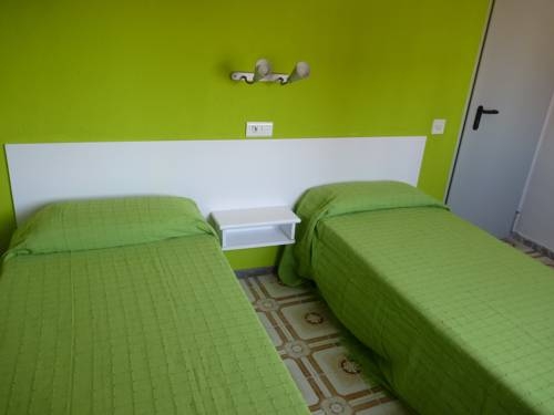 Imagen de la habitación del Hostal La Cabaña, Salou. Foto 9