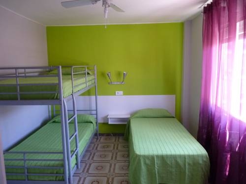 Imagen de la habitación del Hostal La Cabaña, Salou. Foto 11