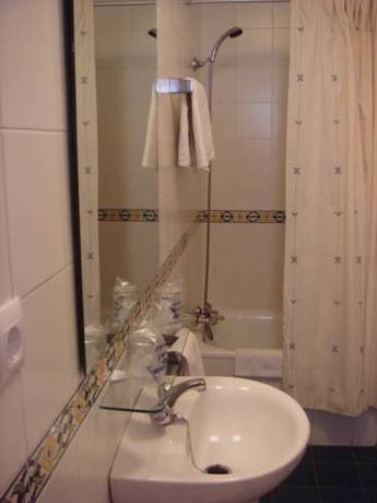 Imagen de la habitación del Hostal La Calzada. Foto 13