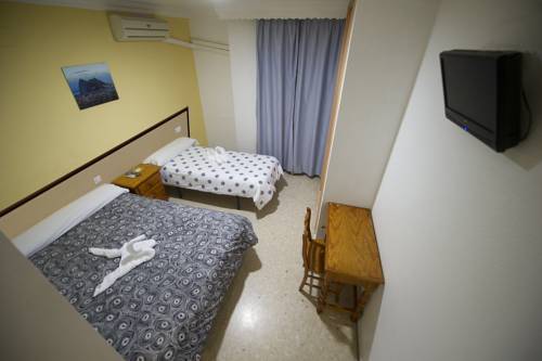 Imagen de la habitación del Hostal La Campana, La L&iacute;nea de la Concepcion. Foto 9