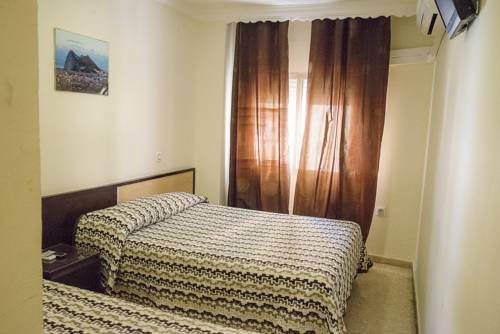 Imagen de la habitación del Hostal La Campana, La Linea de la Concepcion. Foto 10