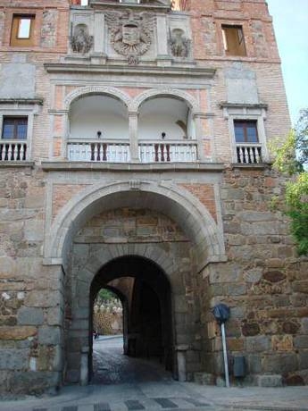 Imagen de los exteriores del Hostal La Campana, Toledo. Foto 7