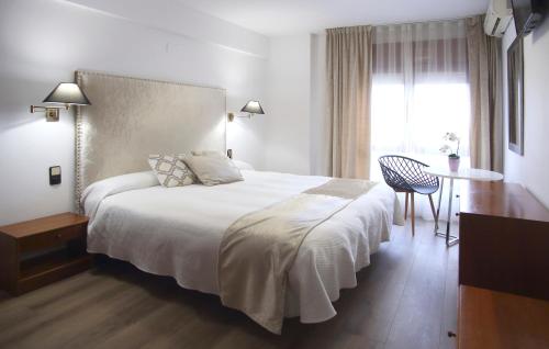 Imagen de la habitación del Hostal La Carrasca. Foto 12