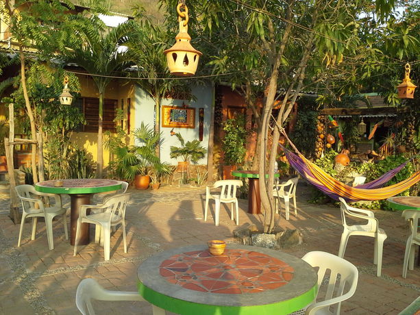 Imagen de los exteriores del Hostal La Casa De Felipe. Foto 7