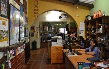 Imagen de los exteriores del Hostal La Casa De Felipe. Foto 10