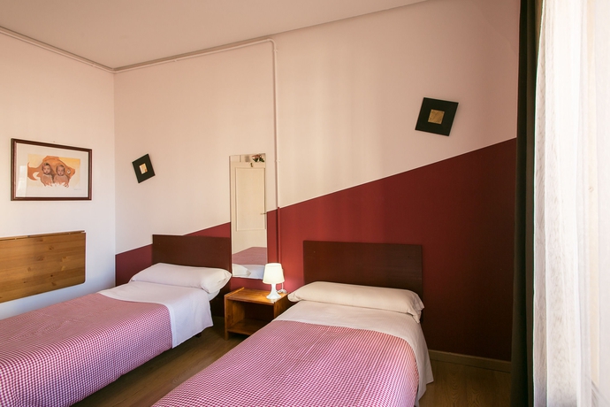 Imagen de la habitación del Hostal La Casa De La Plaza. Foto 3