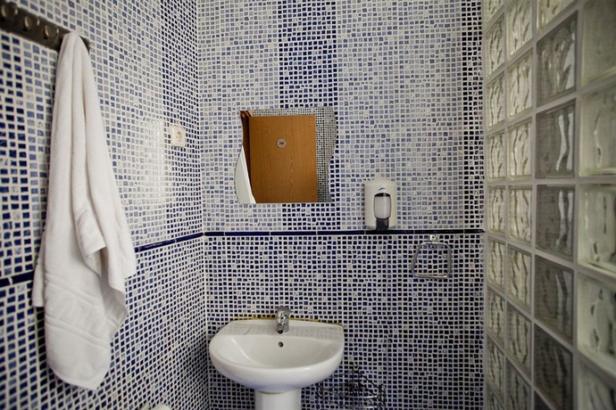 Imagen de la habitación del Hostal La Casa De La Plaza. Foto 7