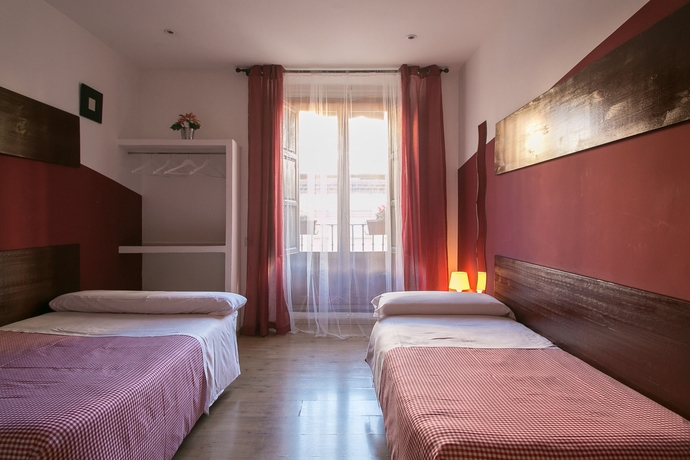 Imagen de la habitación del Hostal La Casa De La Plaza. Foto 10