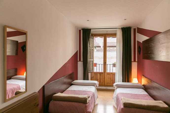 Imagen de la habitación del Hostal La Casa De La Plaza. Foto 11