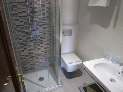 Imagen de la habitación del Hostal La Colonia. Foto 9